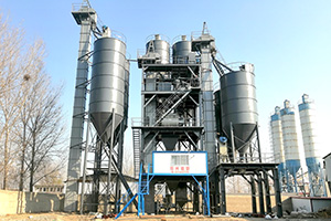 鄭州建新機械年產30萬噸干粉砂漿設備成功下線發往漯河客戶現場